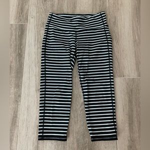 Athleta Chaturanga striped capri leggings size S
